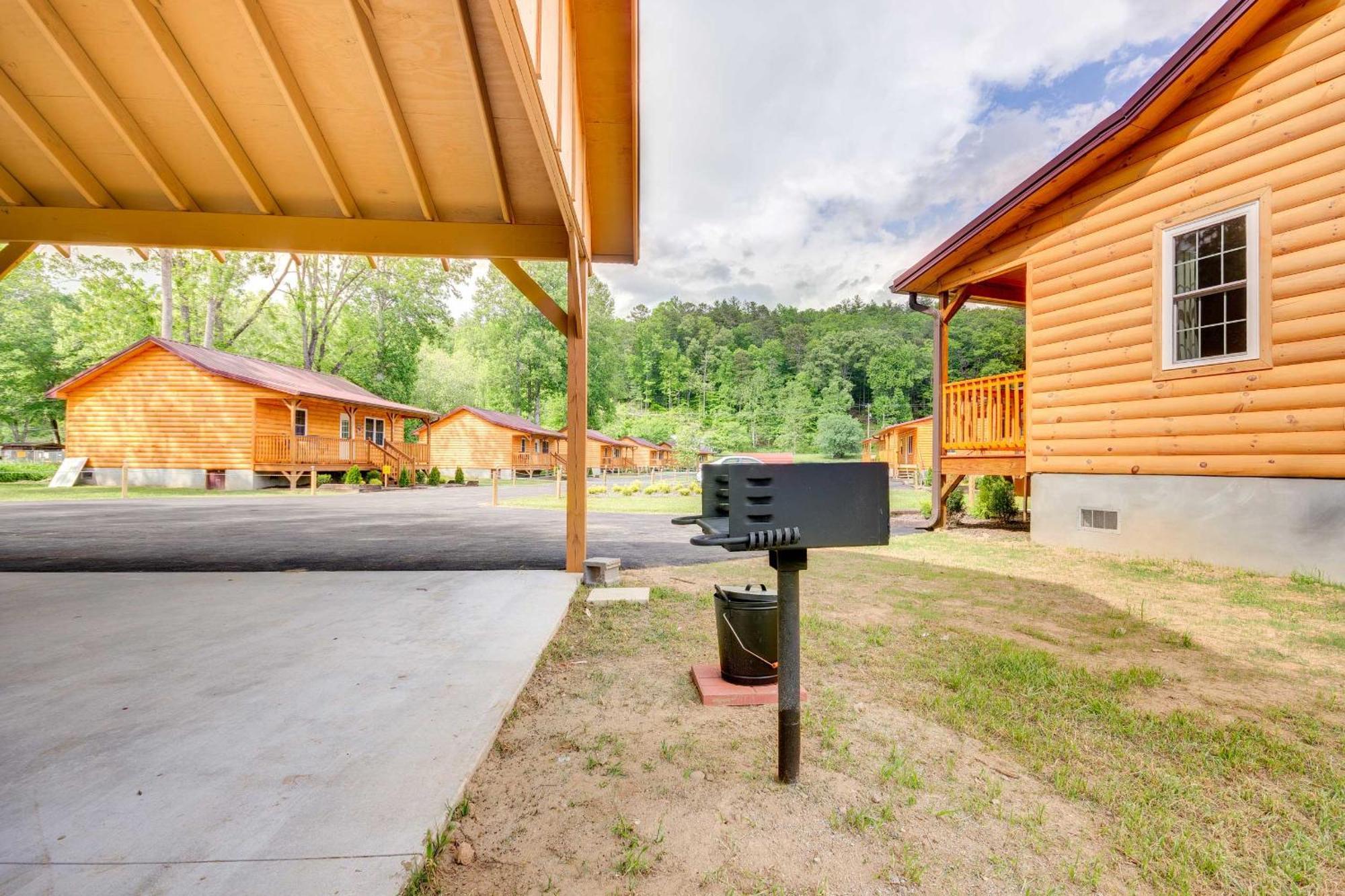 Cozy Smoky Mountain Cabin By Tuckasegee River! ブライソン・シティ エクステリア 写真