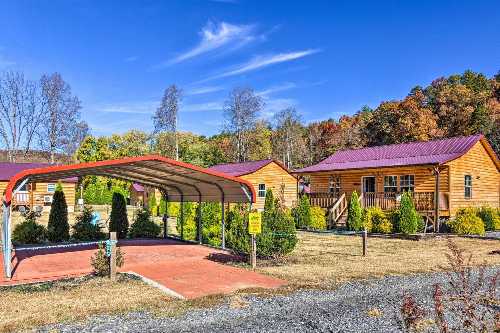 Cozy Smoky Mountain Cabin By Tuckasegee River! ブライソン・シティ エクステリア 写真